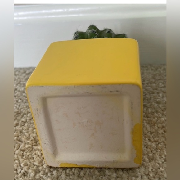 Faux Flowering Flower Cactus Succulent In A Yellow Square Pot Home Decor EUC! - Picture 5 of 5